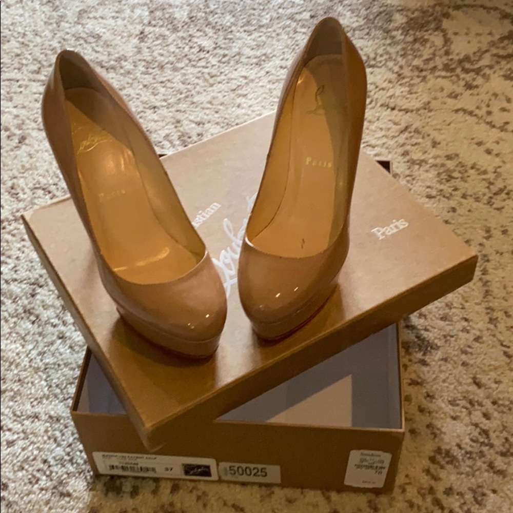Christian Louboutin Nude Pumps